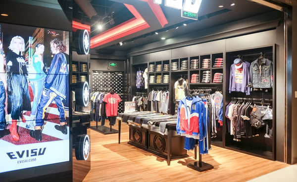 服裝店裝修哪家好，專業(yè)服裝店裝修設(shè)計